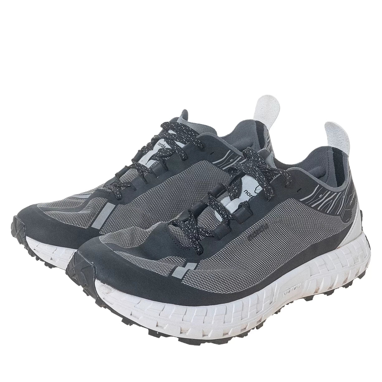 11Black/White