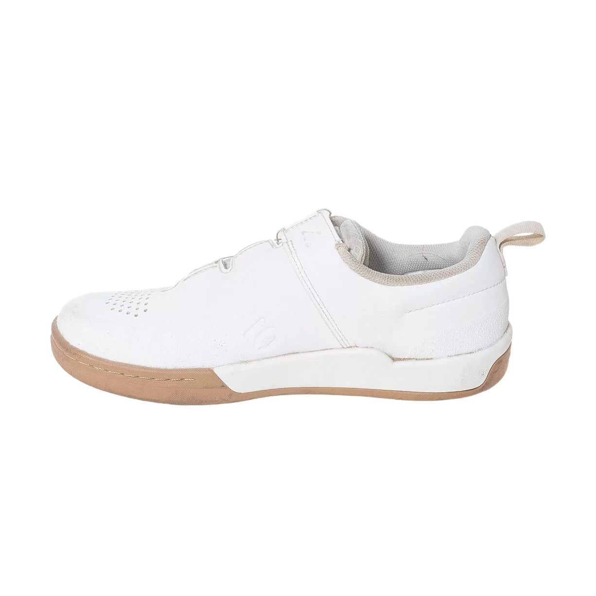9White