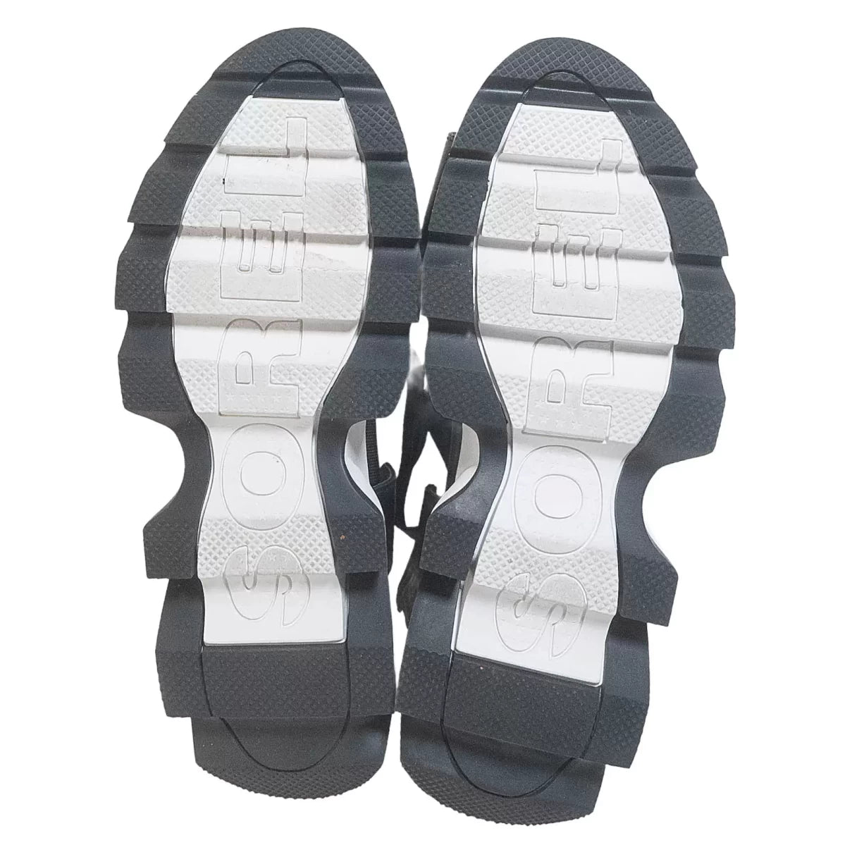 8.5Black/White