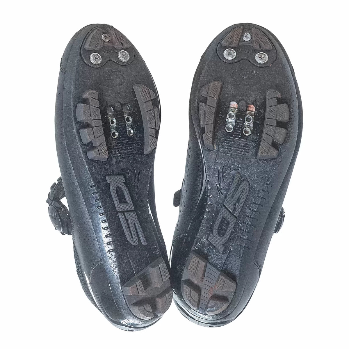 39.0Black