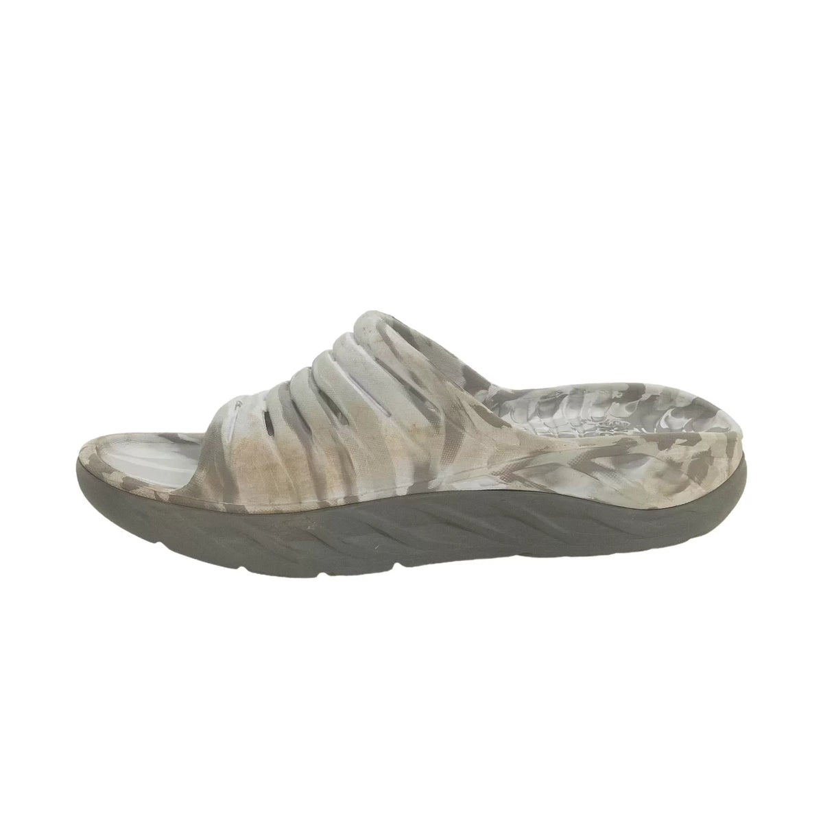 Estimated 9-9.5Gray/White