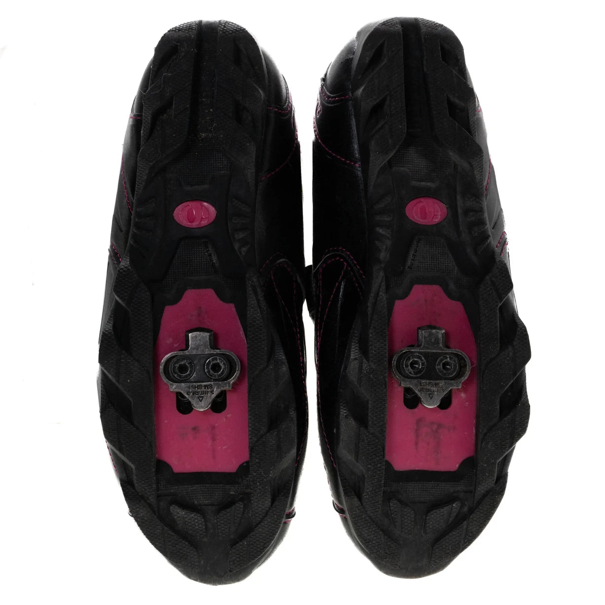 39.0Black