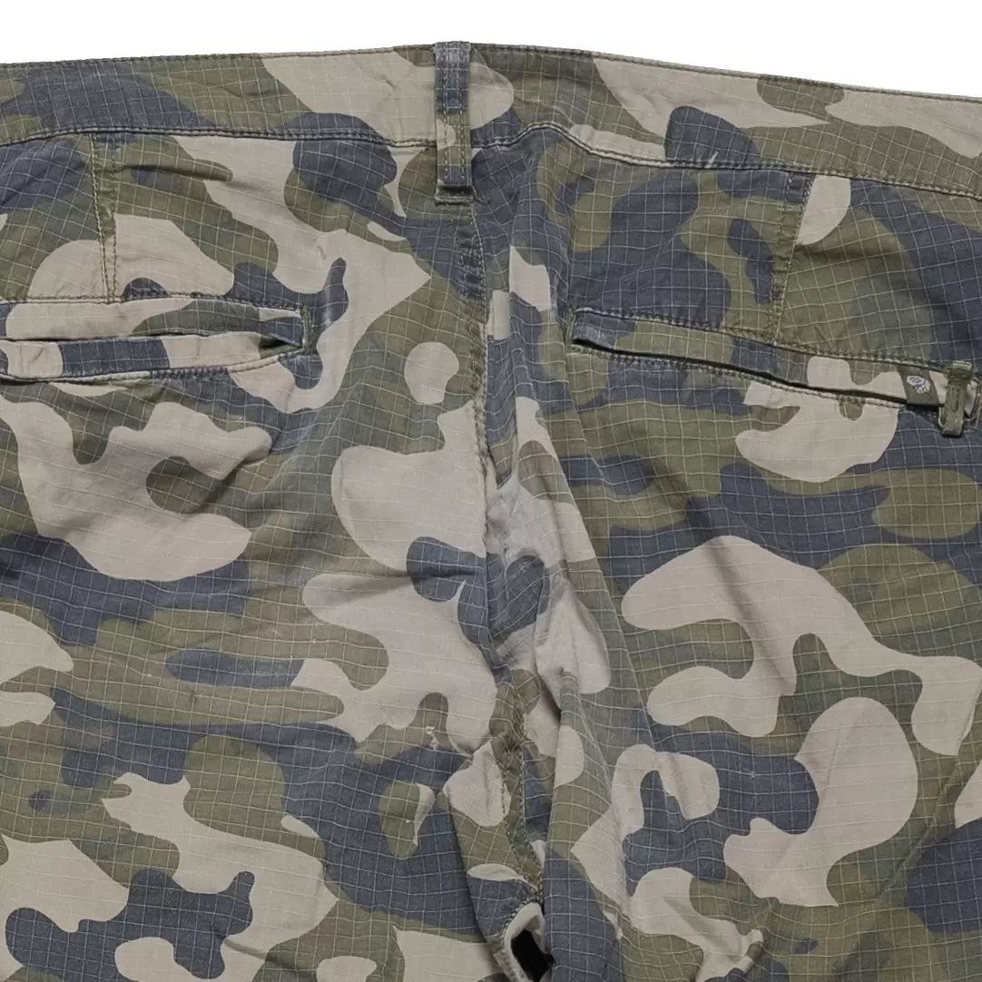 34" x 30"Camo
