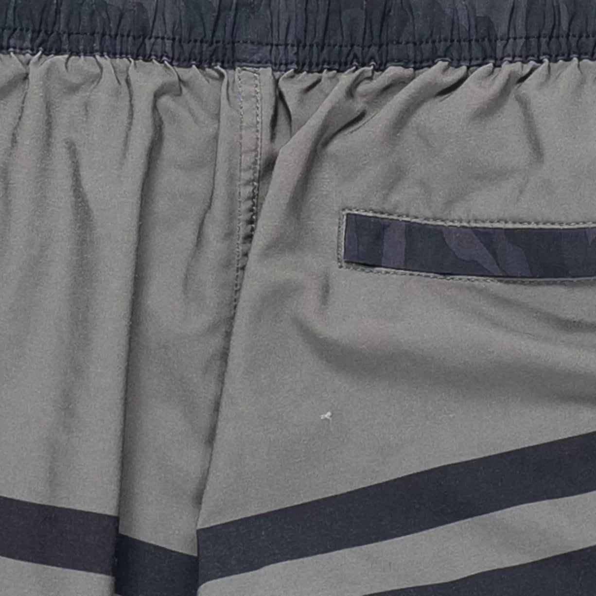 Estimated Size LGreen/Black