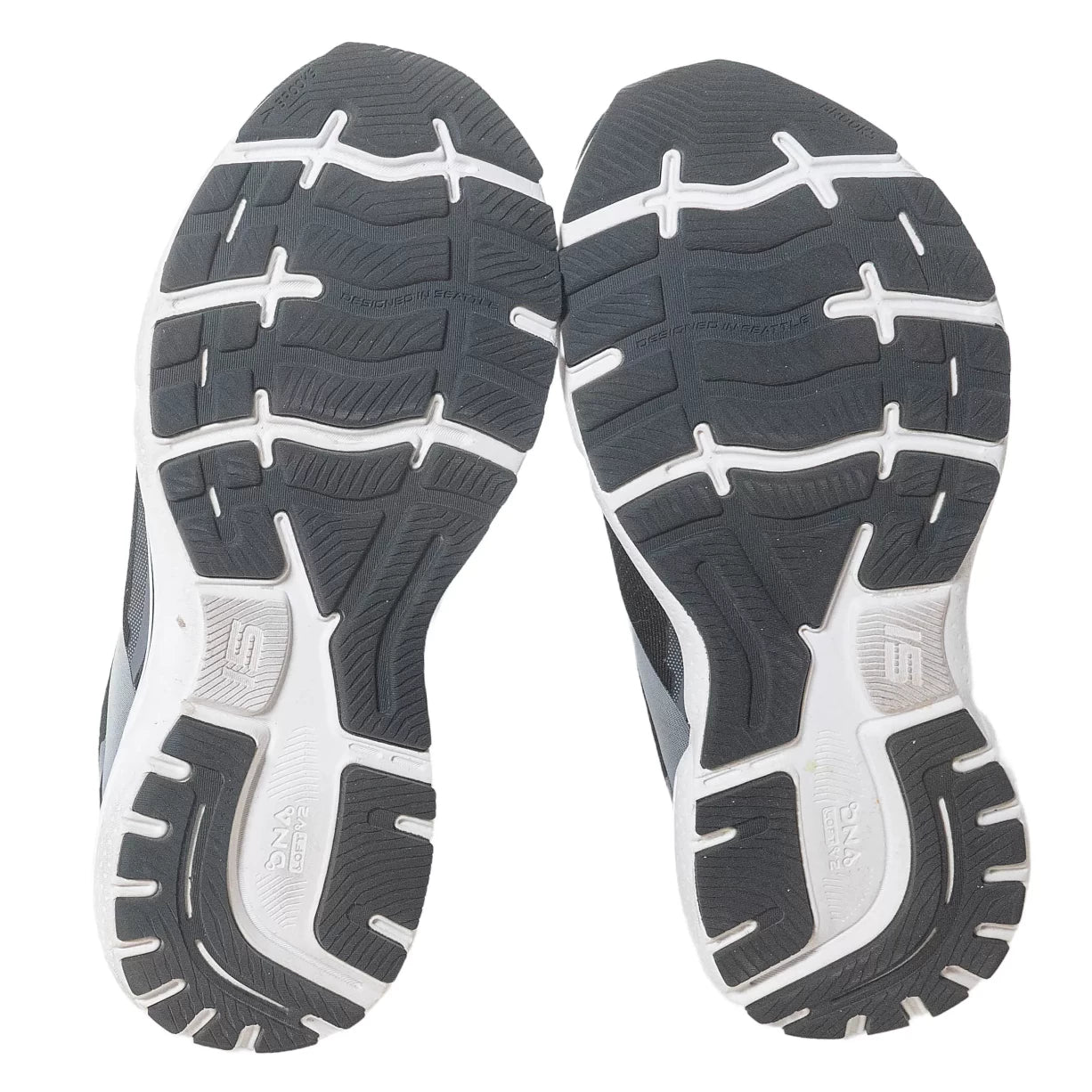 8Black/White