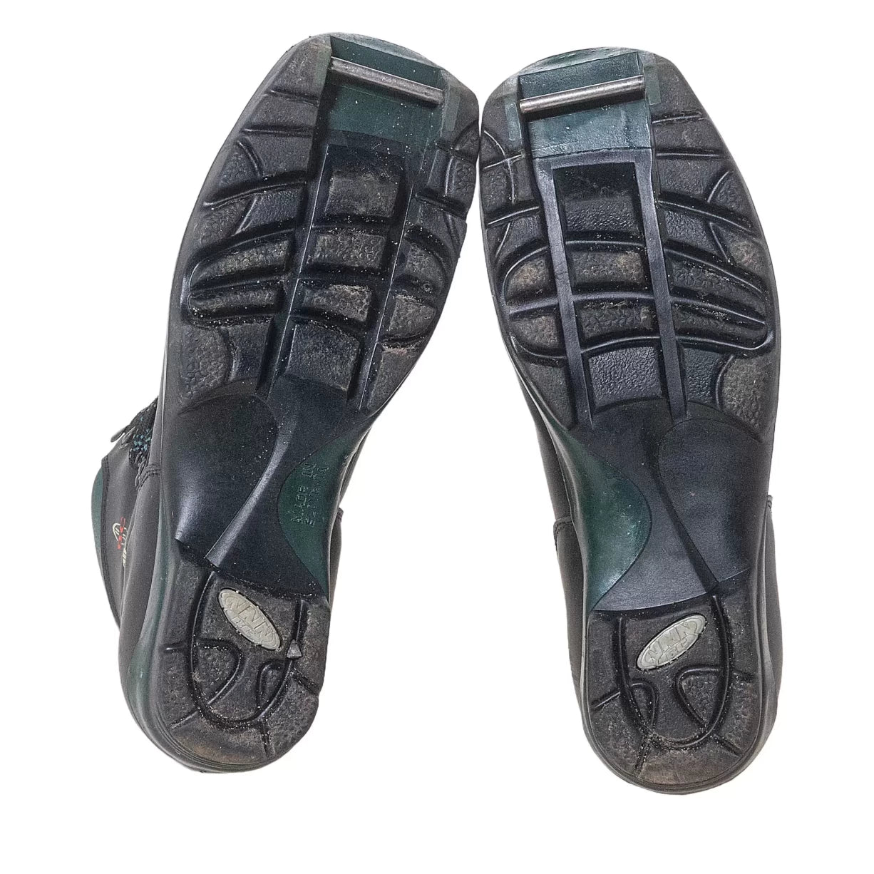 39.0Black