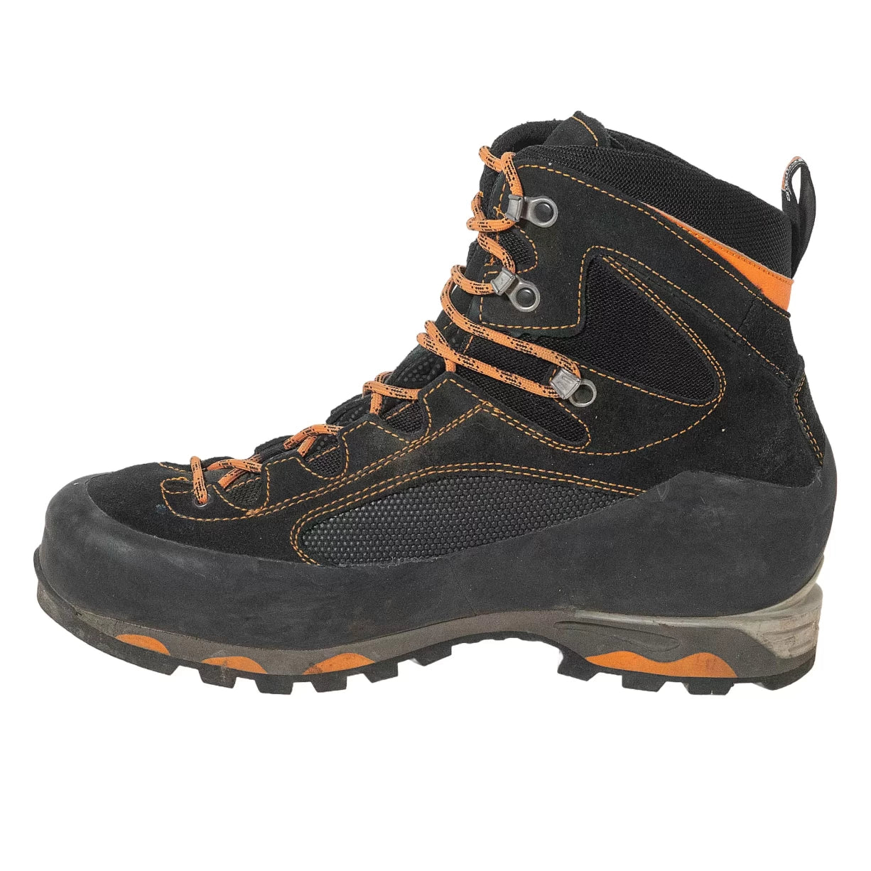 11Black/Tangerine Orange