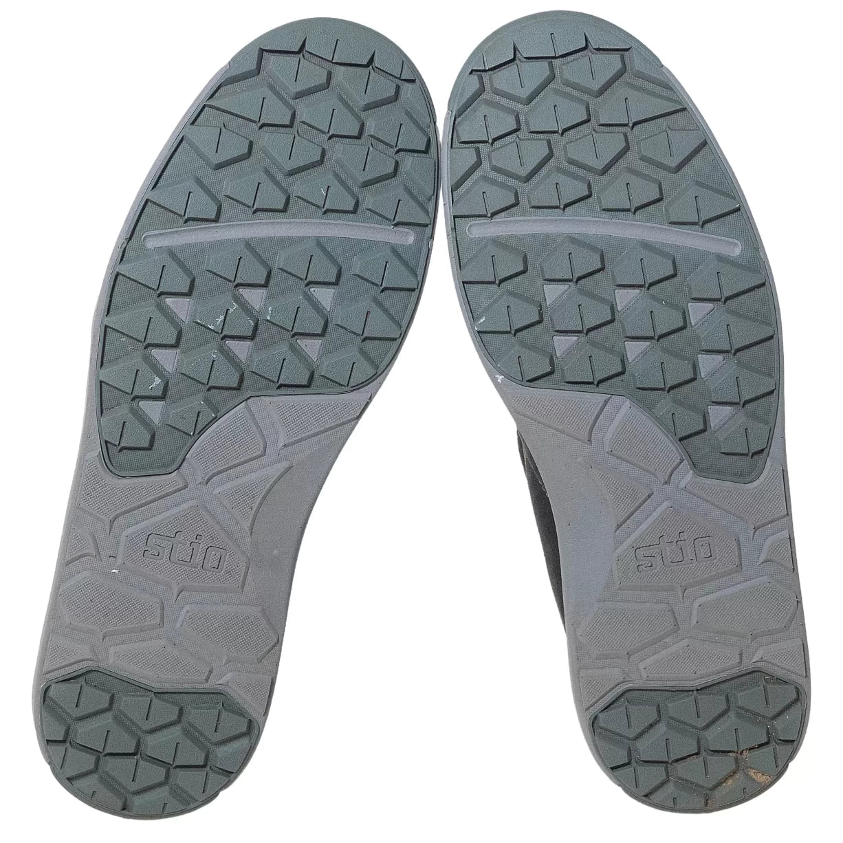 13Gray