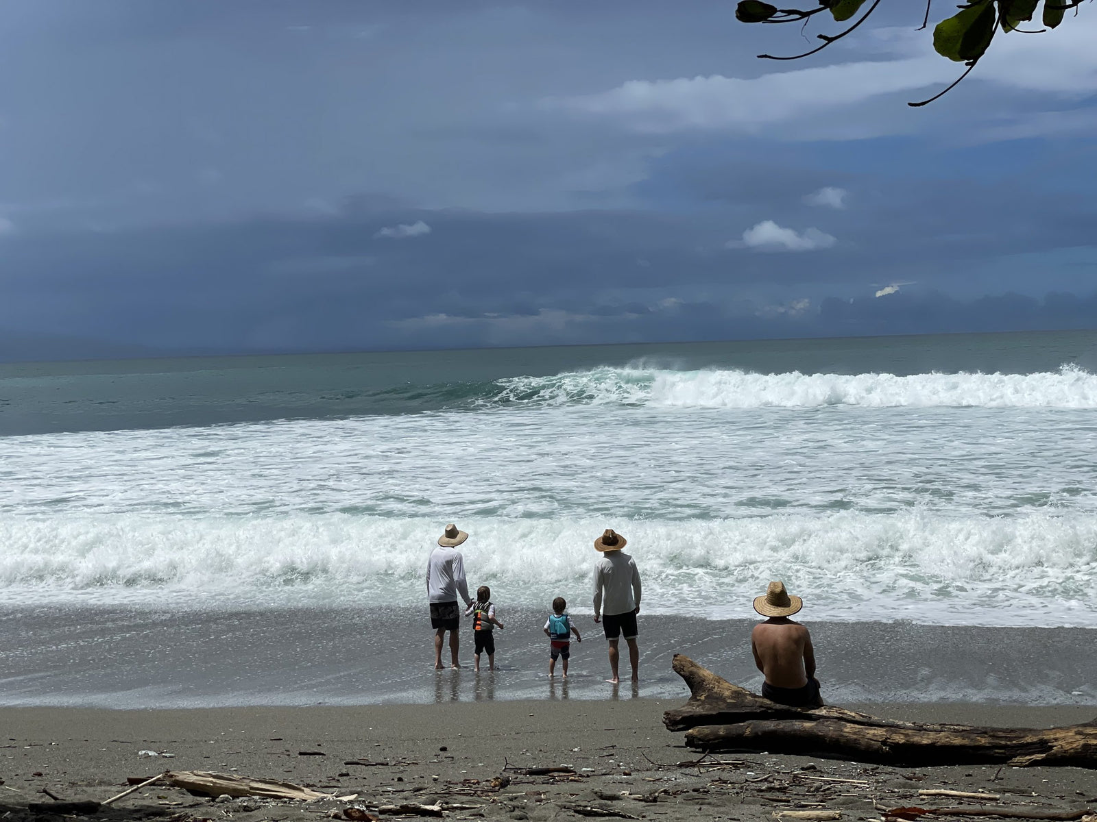 Traveling with Kids to The Beach: All the Gear You Need 