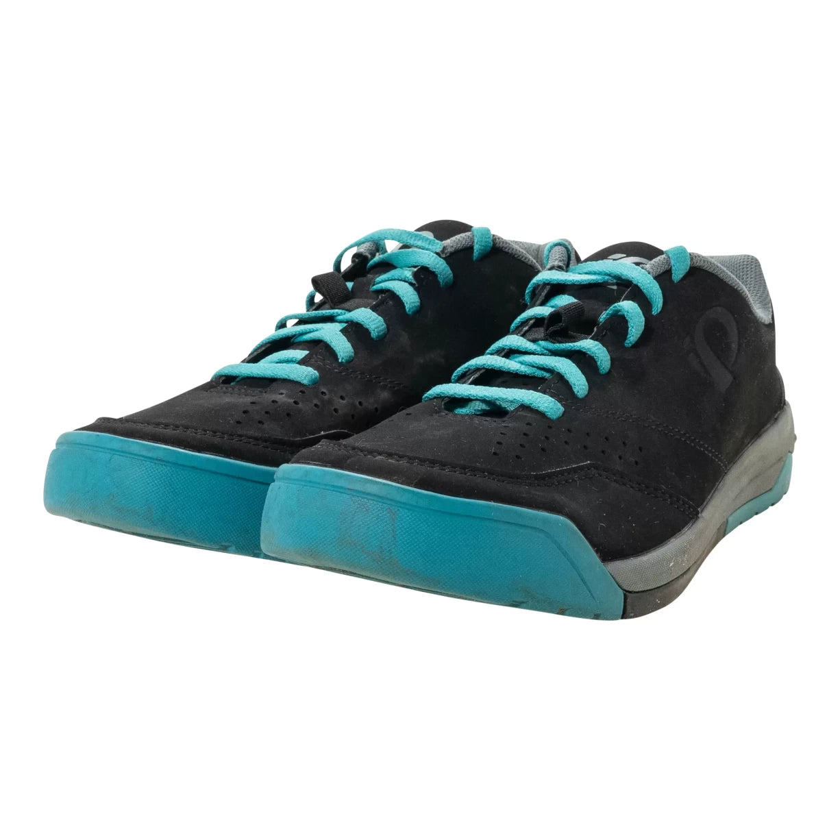 39.0Black/Blue