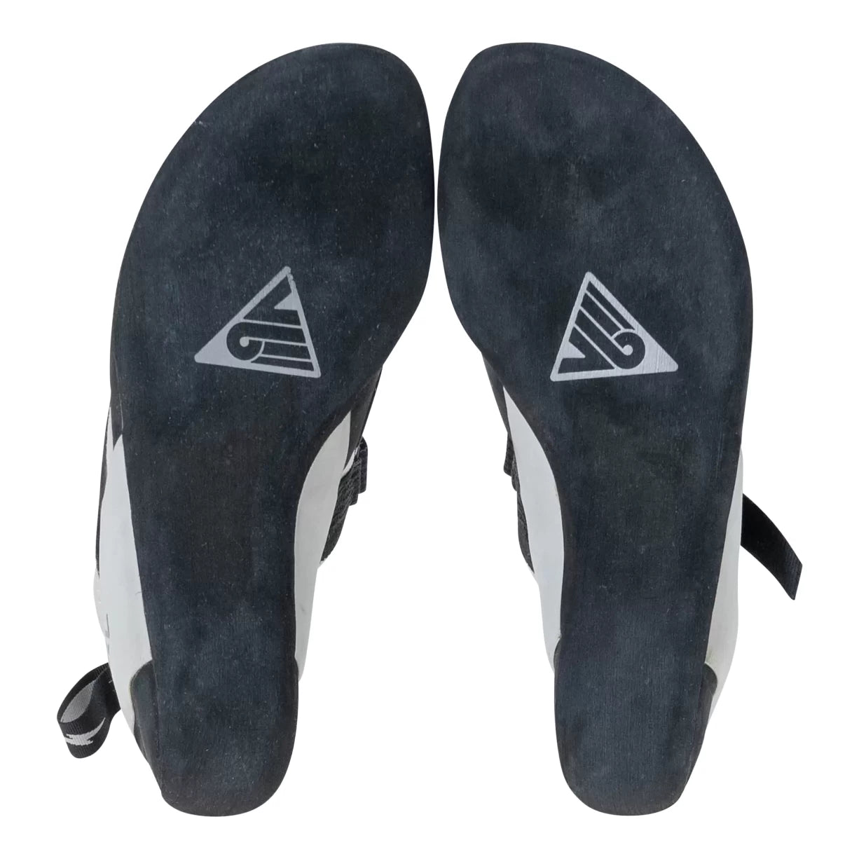 EU-44Black/White