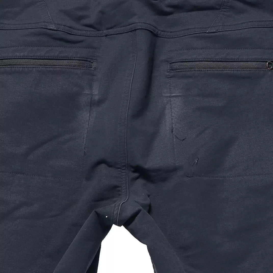 32Black