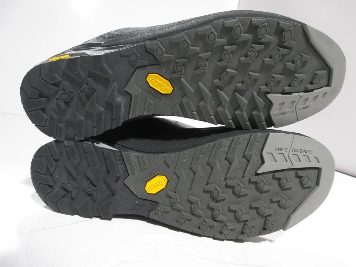 11Black/Grey