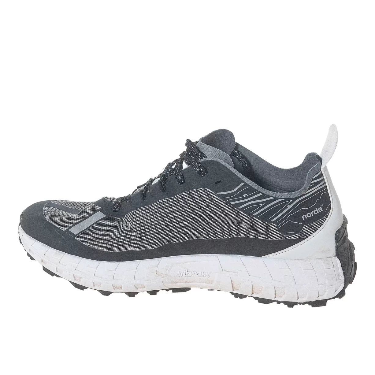 11Black/White