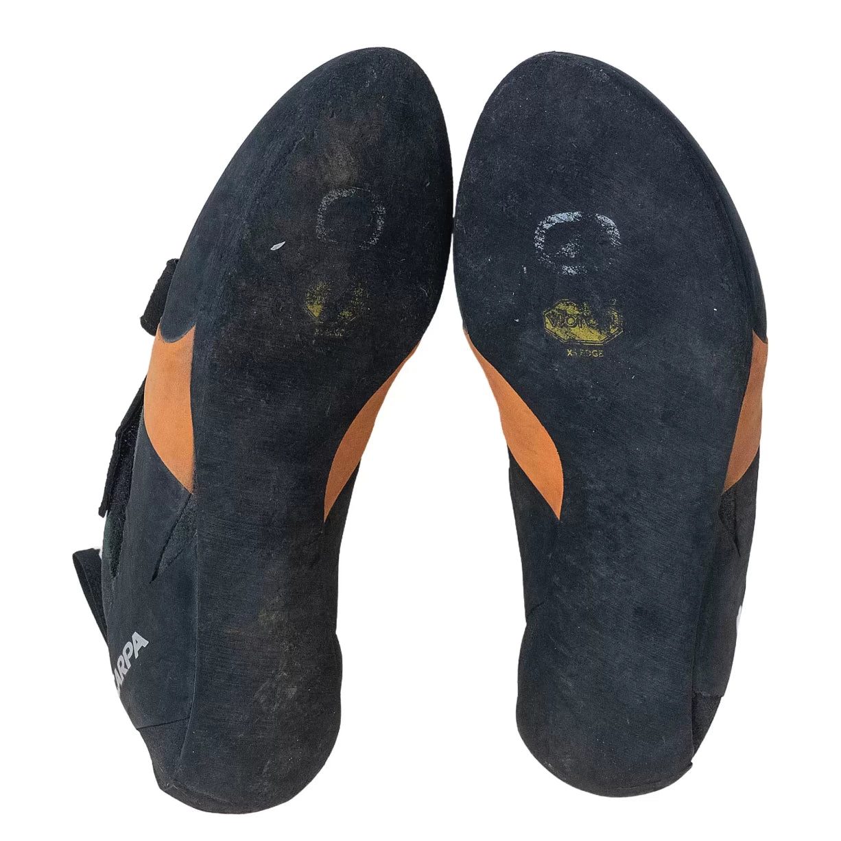 8Black / Orange