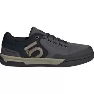 7.5Grey Six/Silver Pebble/Core Black
