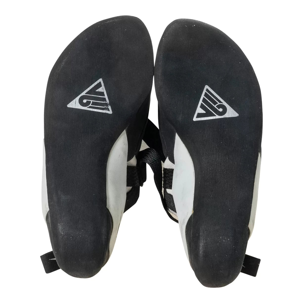 44.0Black/White