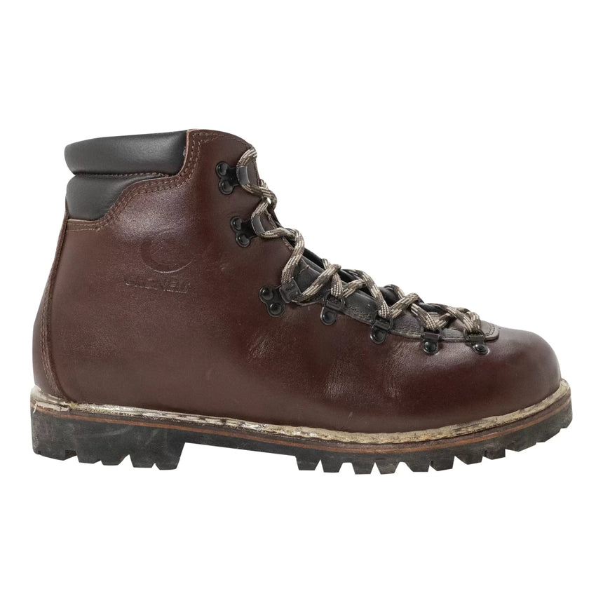 Classic mountain boots on sale