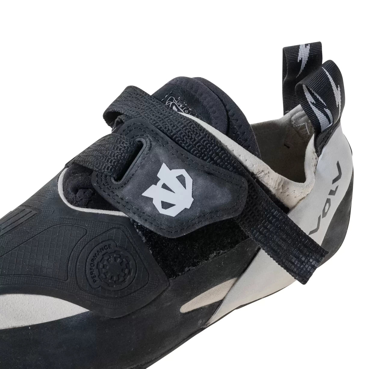 EU-44Black/White