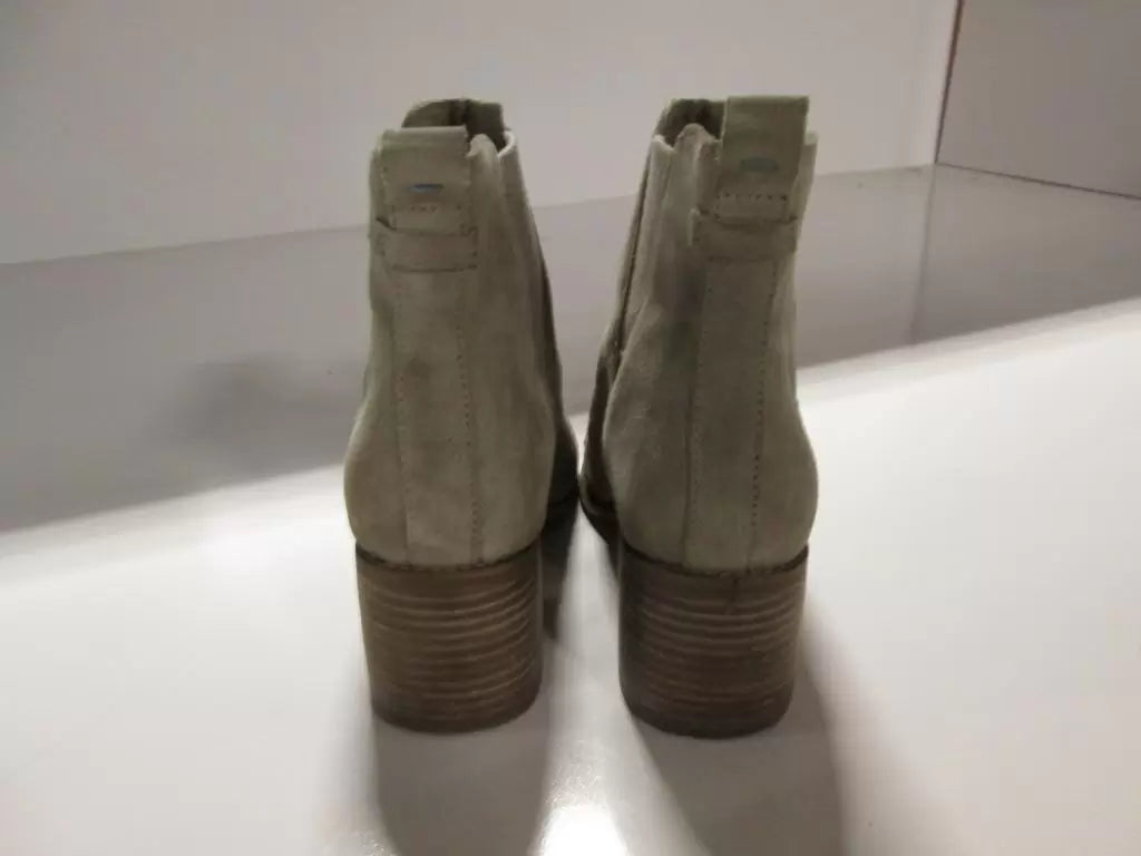  9Desert Taupe Suede