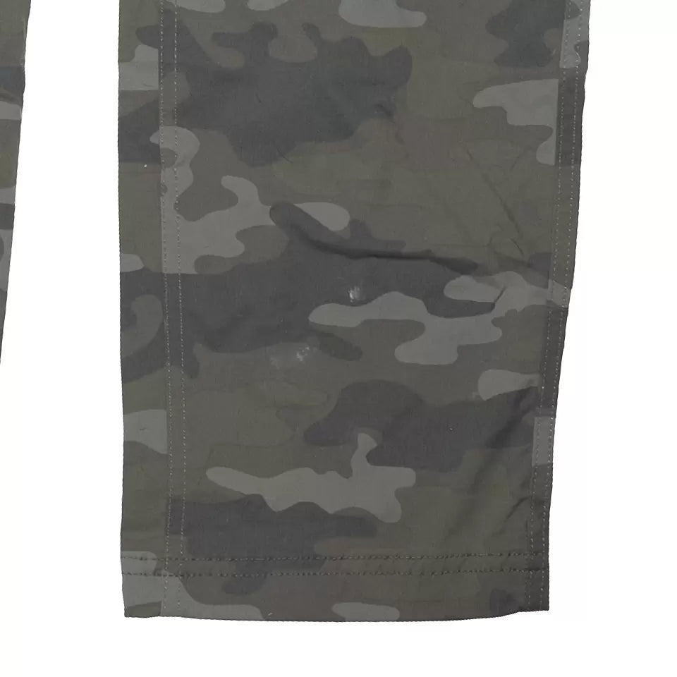 33" x 30"Camo