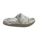 Estimated 9-9.5Gray/White