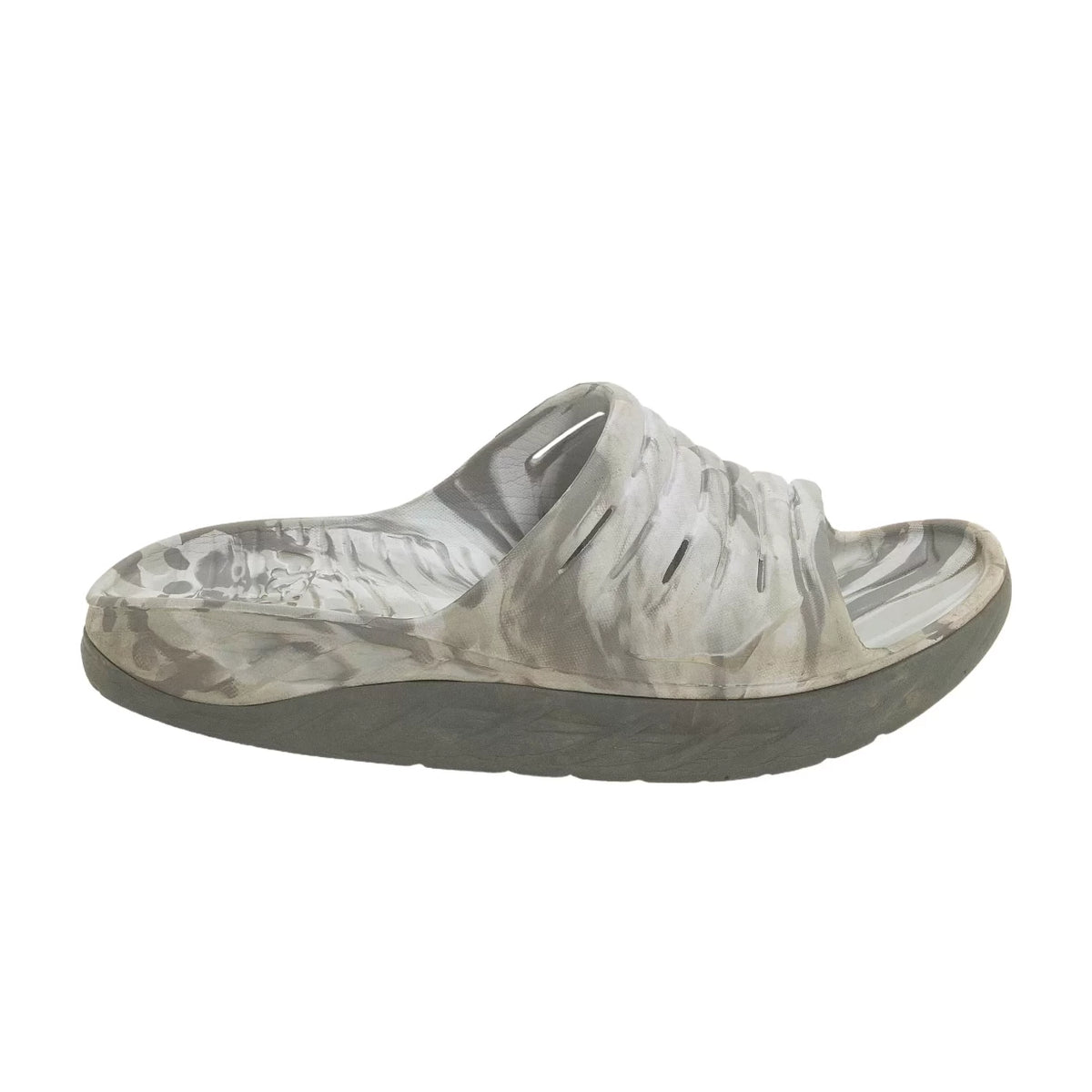 Estimated 9-9.5Gray/White