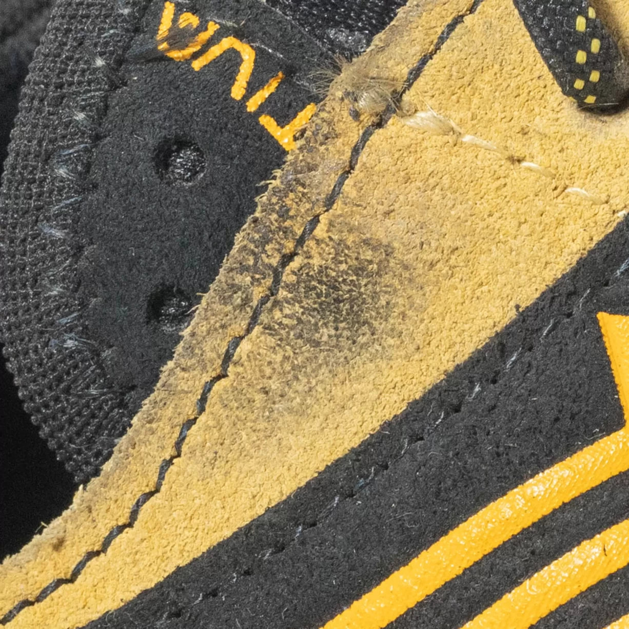 41.0Black/Yellow