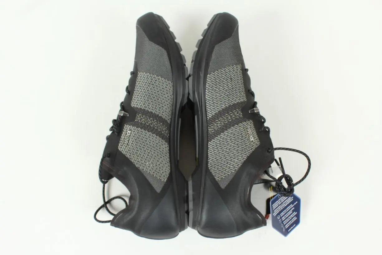 11.5Black/Magnet/Black