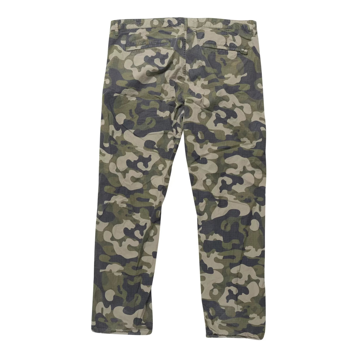38" x 32"Camo