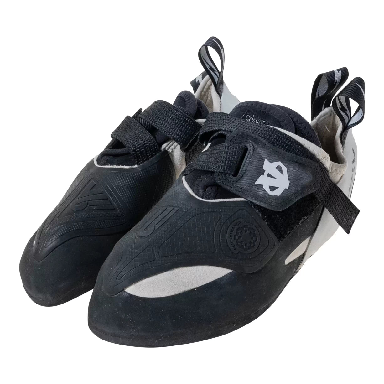 EU-44Black/White